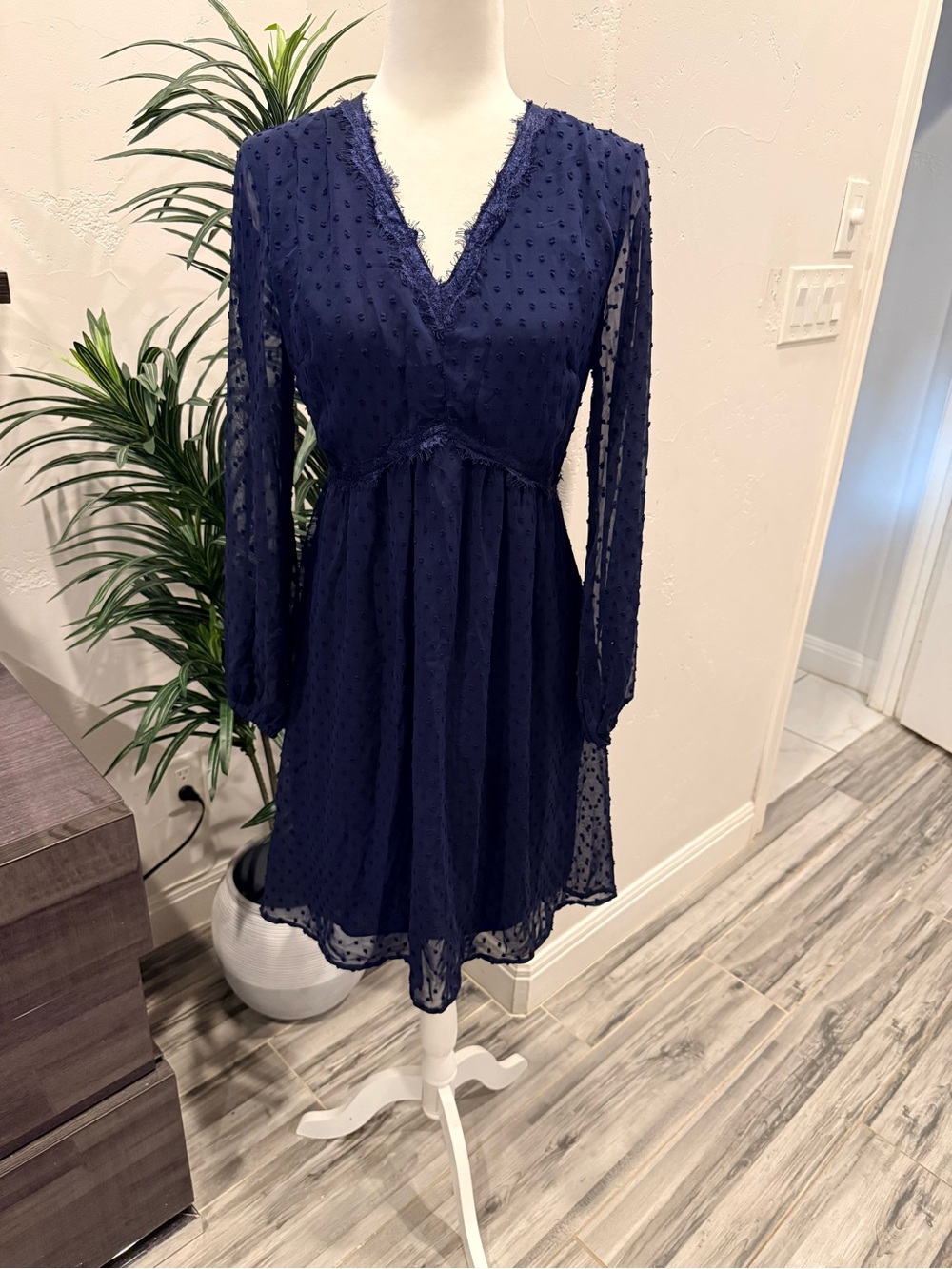 Women's Navy V-Neck Textured Long-Sleeve Dress